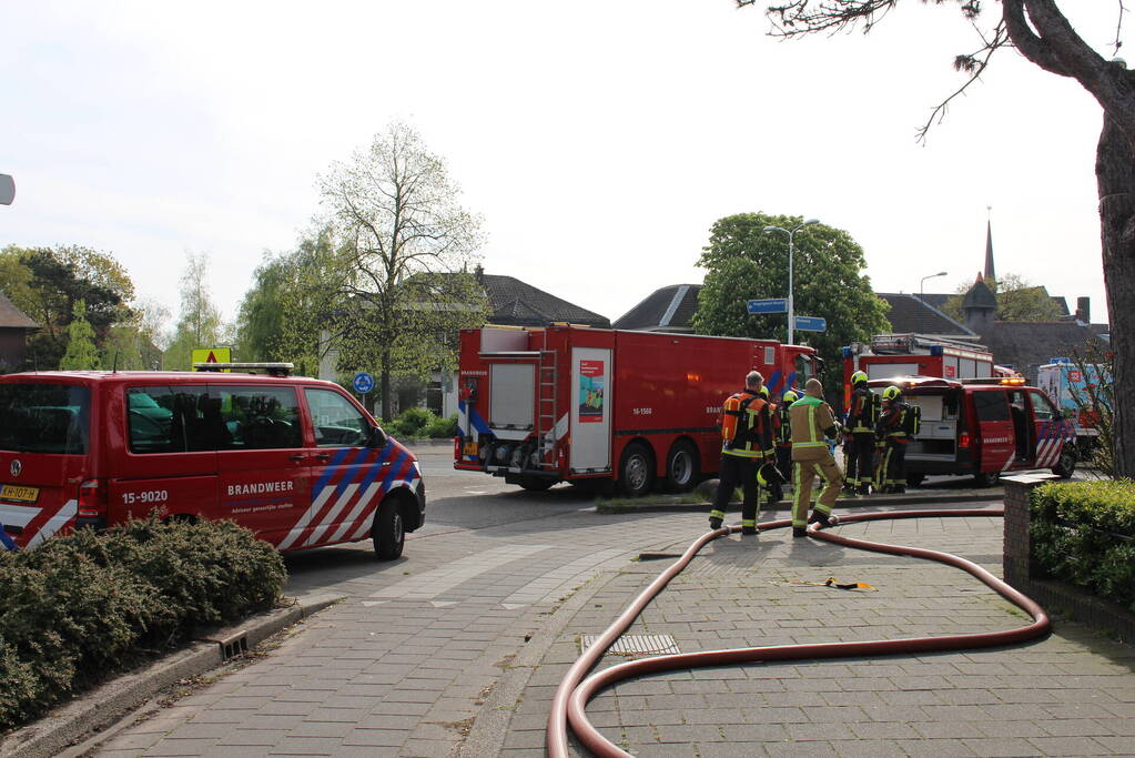Accu PicNic bezorgwagen vliegt in brand