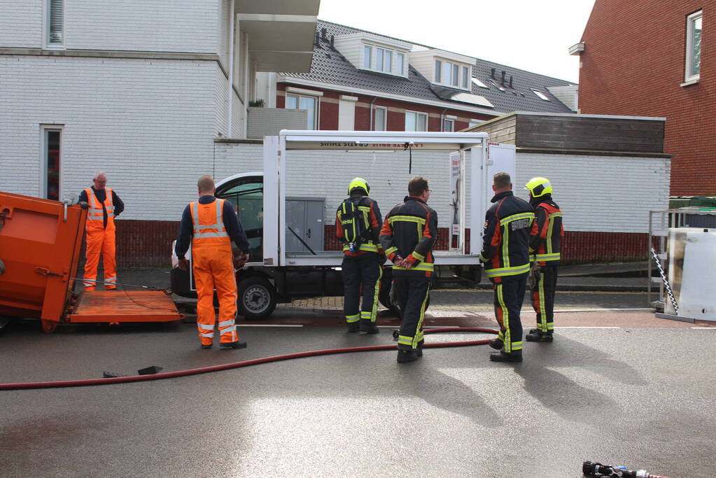 Accu PicNic bezorgwagen vliegt in brand