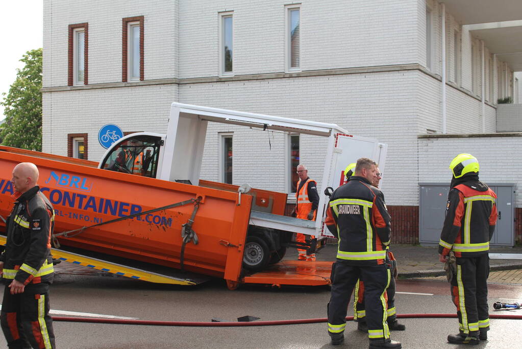 Accu PicNic bezorgwagen vliegt in brand