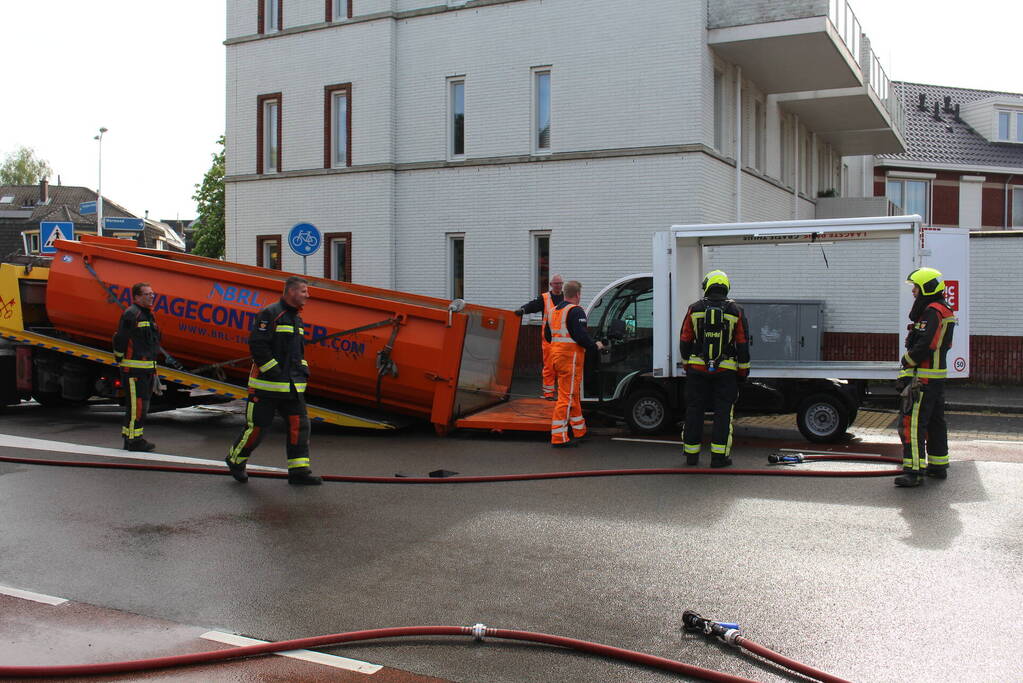 Accu PicNic bezorgwagen vliegt in brand