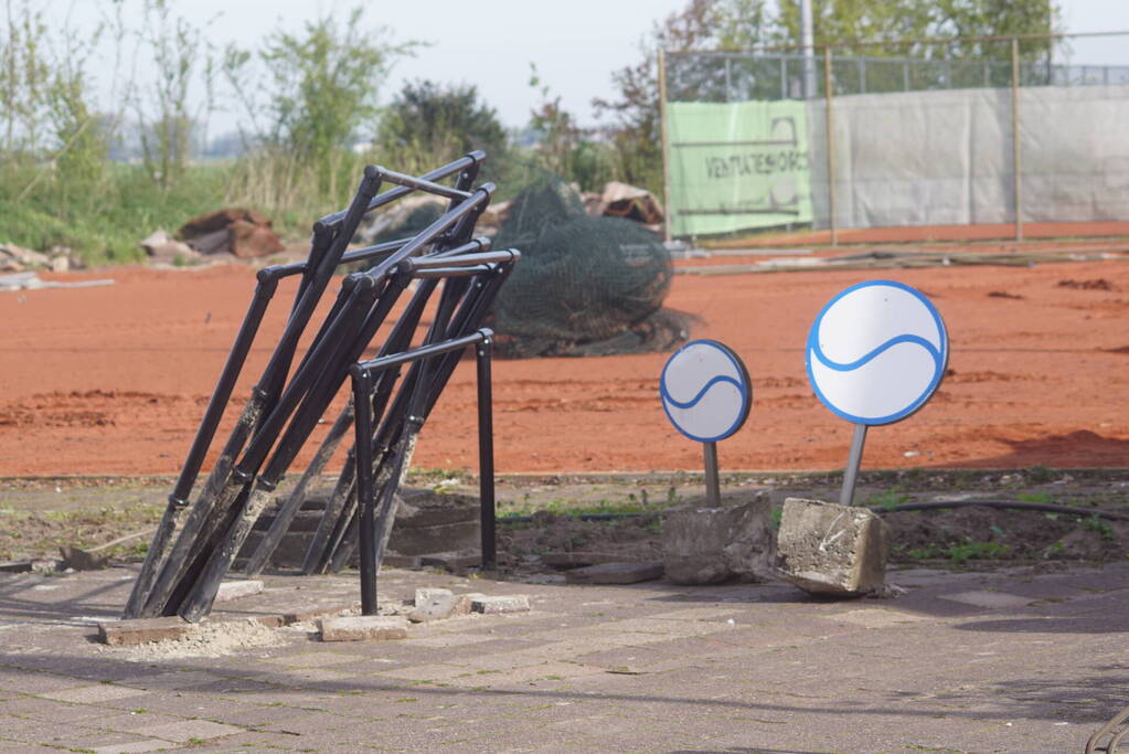 Aanleg padelbanen Tennisvereniging De Eemslag van start gegaan