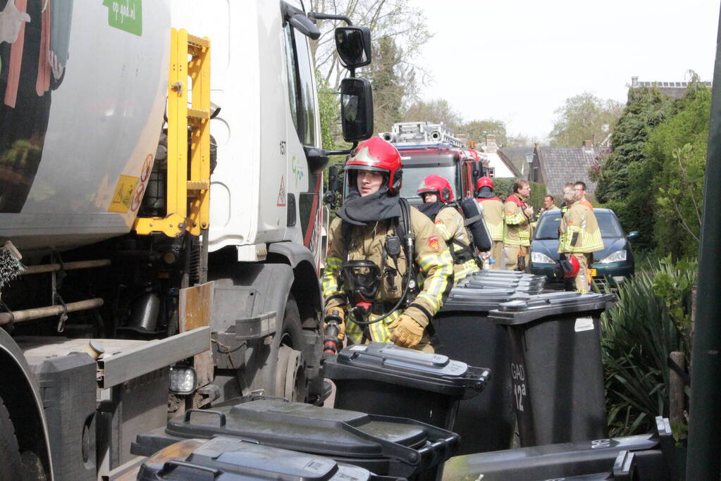 Laadruimte vuilniswagen vat vlam