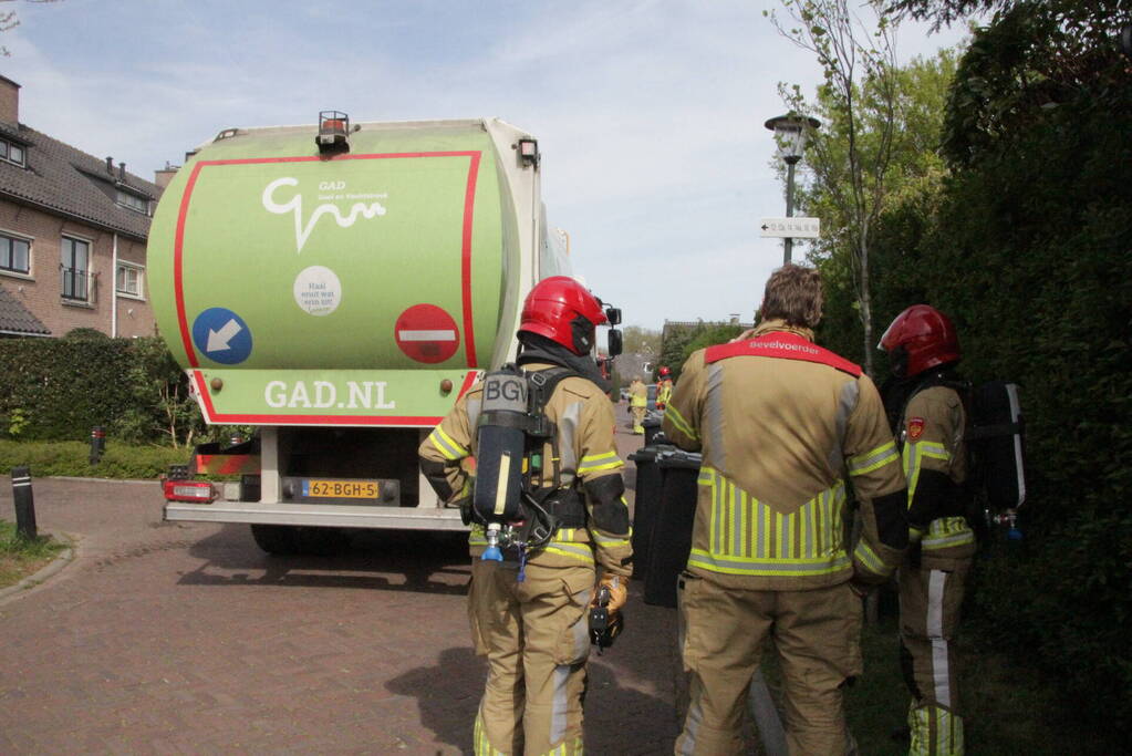 Laadruimte vuilniswagen vat vlam