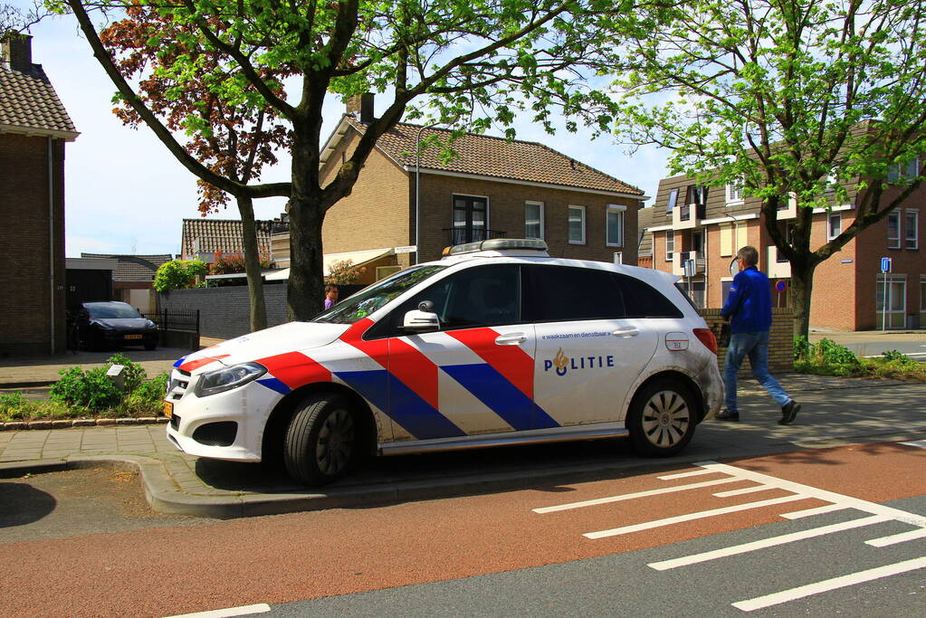 Vrouw met rollator komt hard ten val
