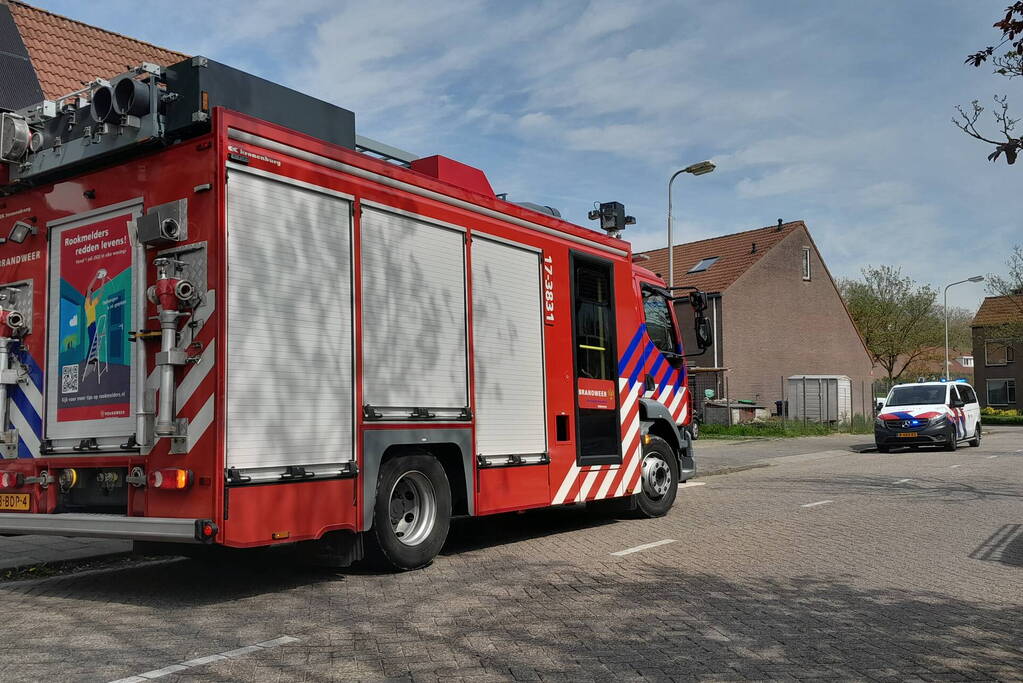 Meisje van dakgoot gered