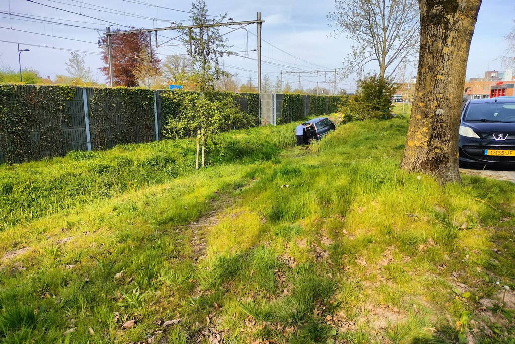 Automobilist belandt in sloot