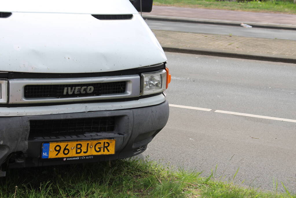 Twee voertuigen betrokken bij kop-staart botsing