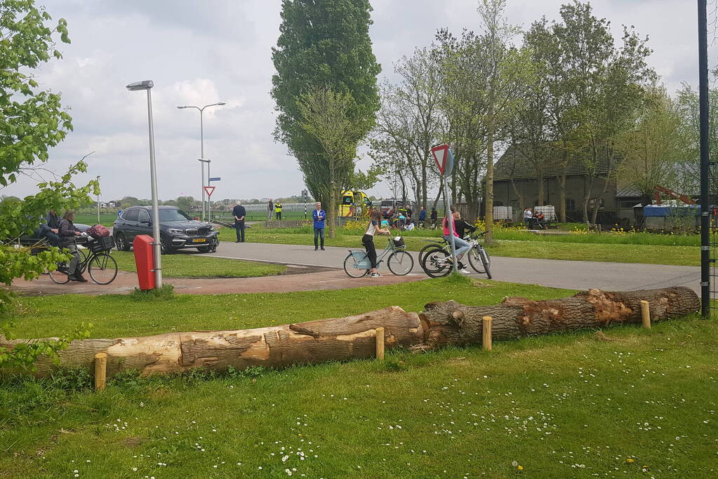 Motorrijder zwaargewond bij aanrijding met auto