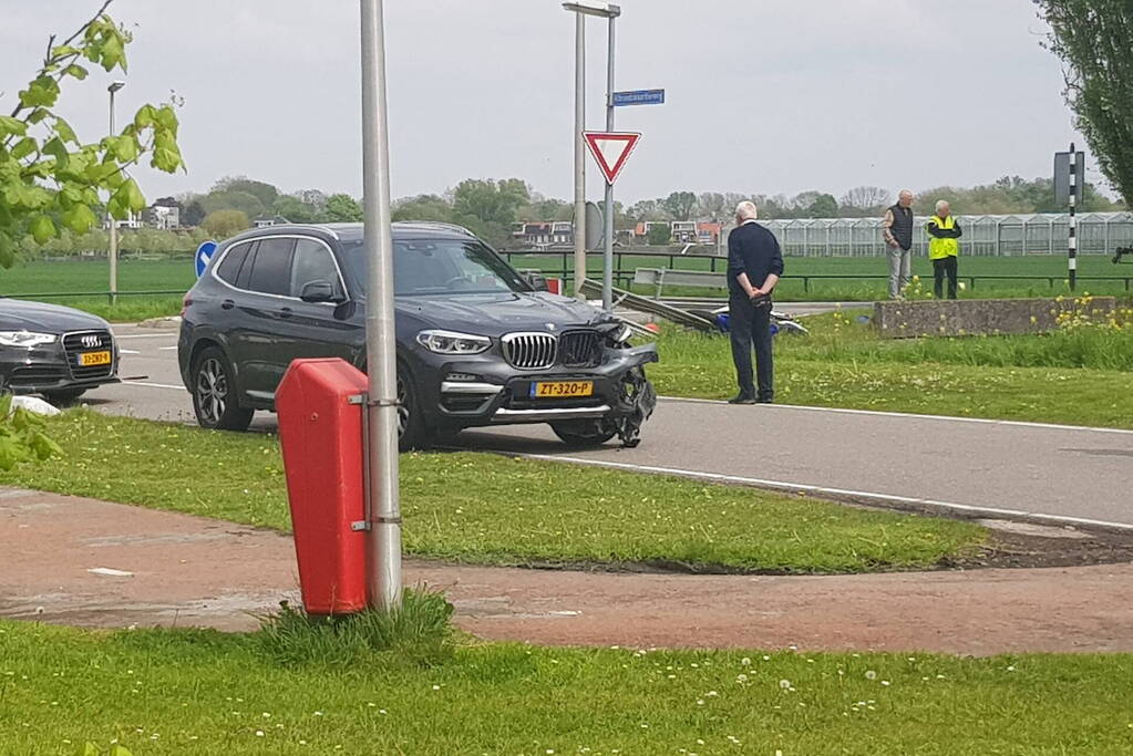 Motorrijder zwaargewond bij aanrijding met auto