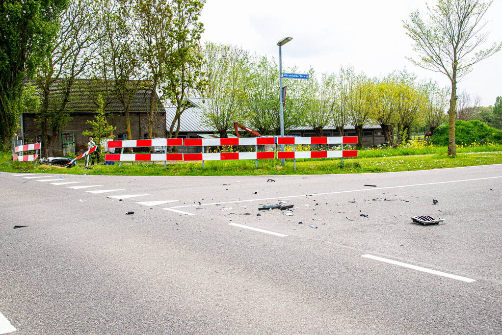 Motorrijder zwaargewond bij aanrijding met auto
