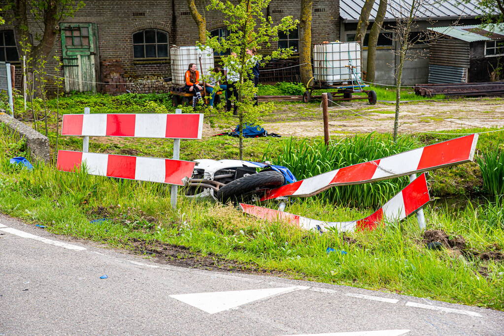 Motorrijder zwaargewond bij aanrijding met auto