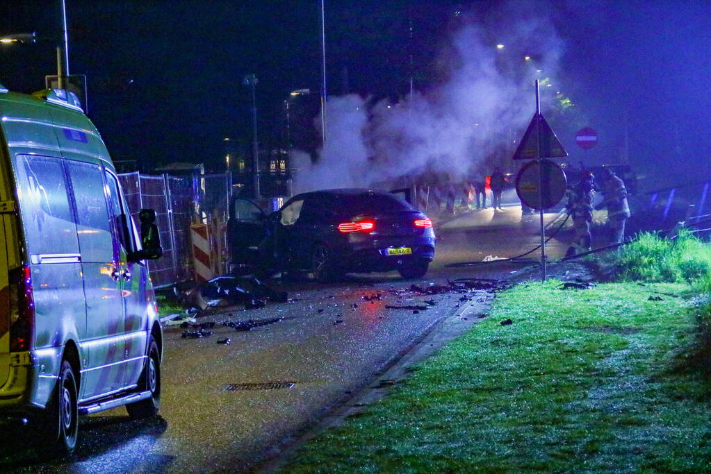 Voertuig te water na aanrijding