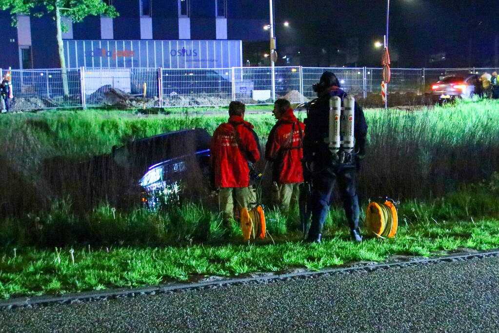 Voertuig te water na aanrijding