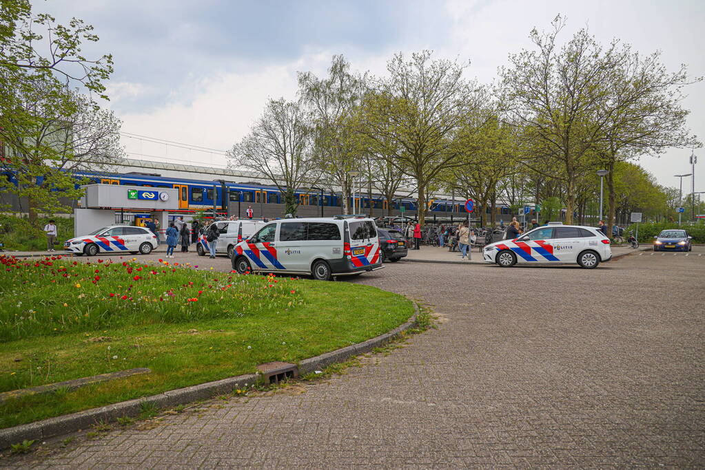 Trein stilgezet op NS-station vanwege melding van vuurwapen