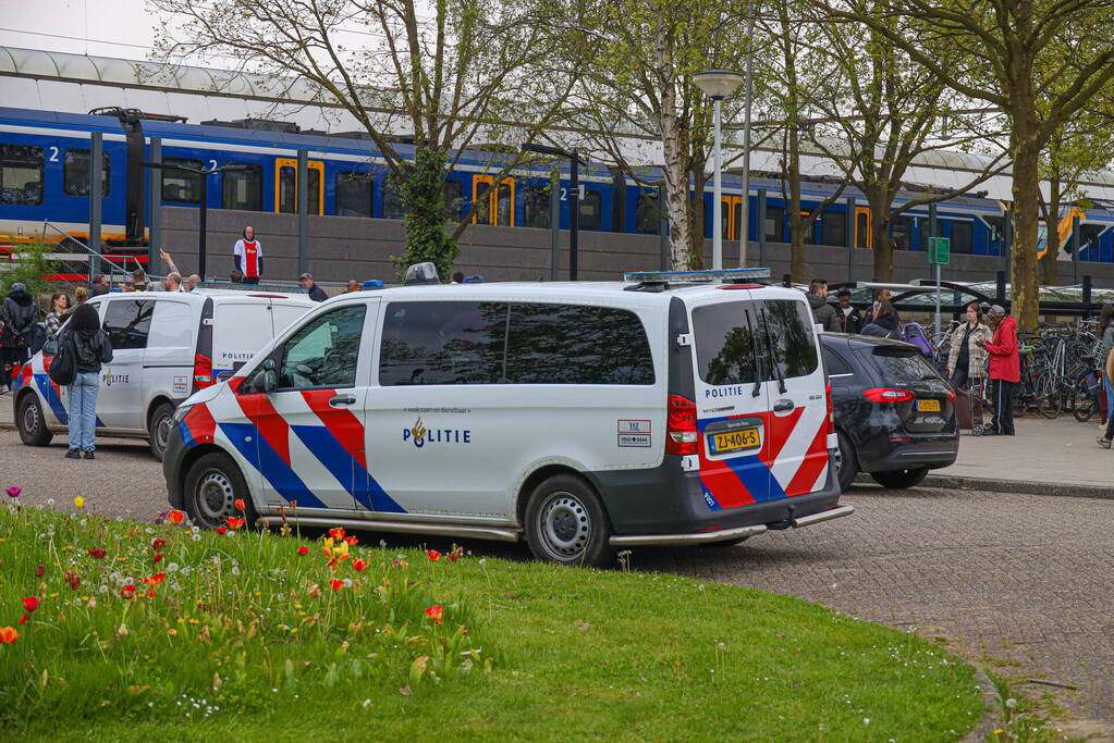 Trein stilgezet op NS-station vanwege melding van vuurwapen