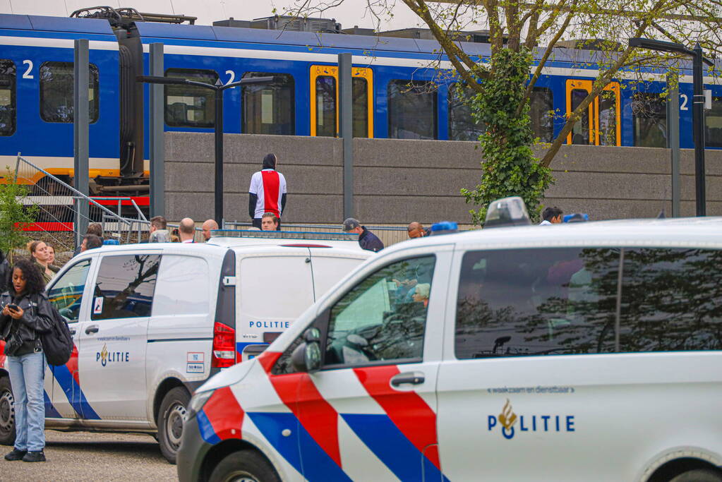 Trein stilgezet op NS-station vanwege melding van vuurwapen