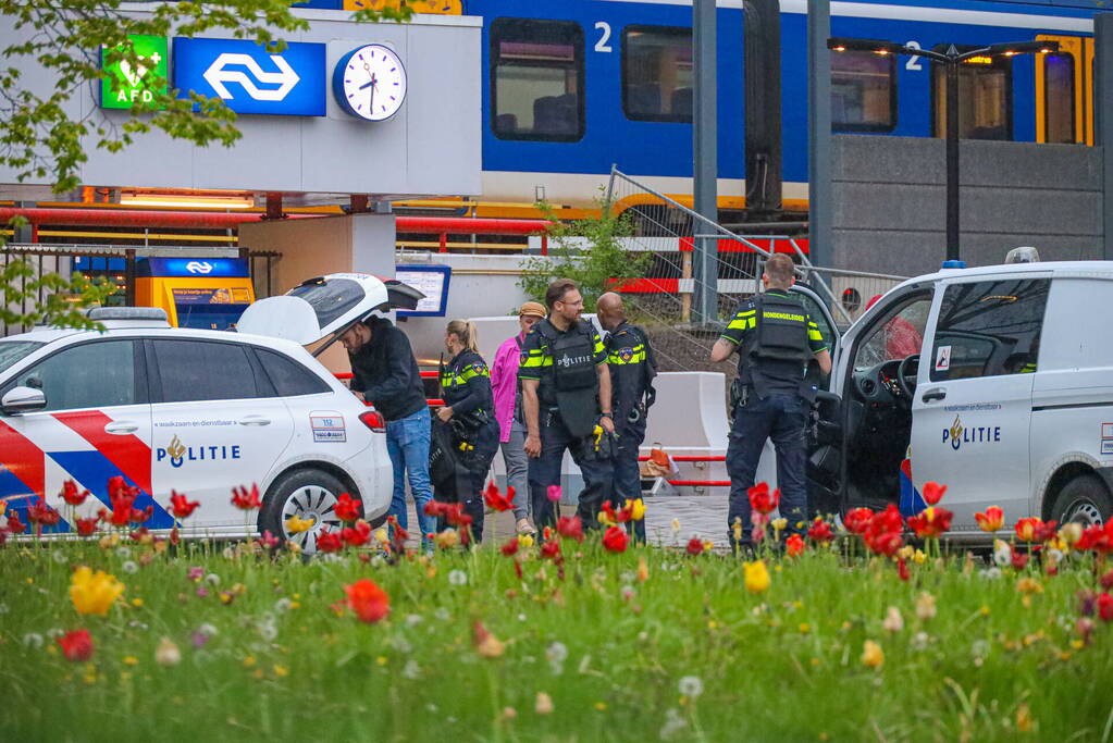 Trein stilgezet op NS-station vanwege melding van vuurwapen
