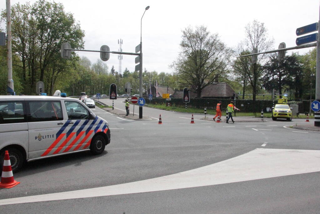 Snelweg afgesloten na gekantelde caravan