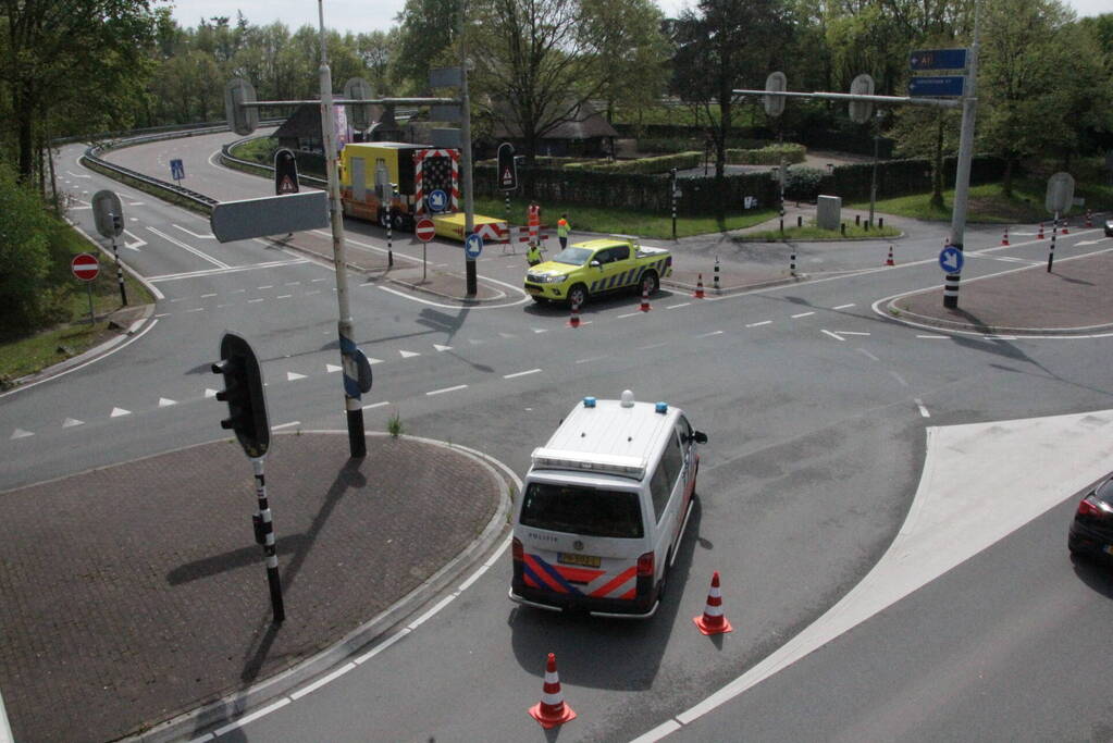 Snelweg afgesloten na gekantelde caravan