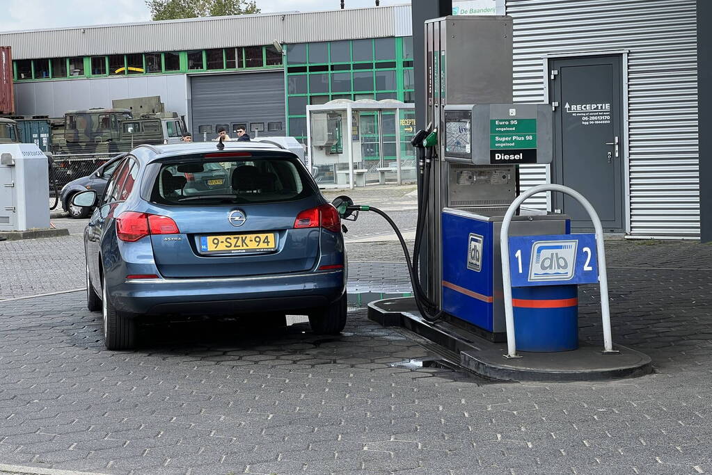 Toevoer brandstof stop niet tijdens tanken
