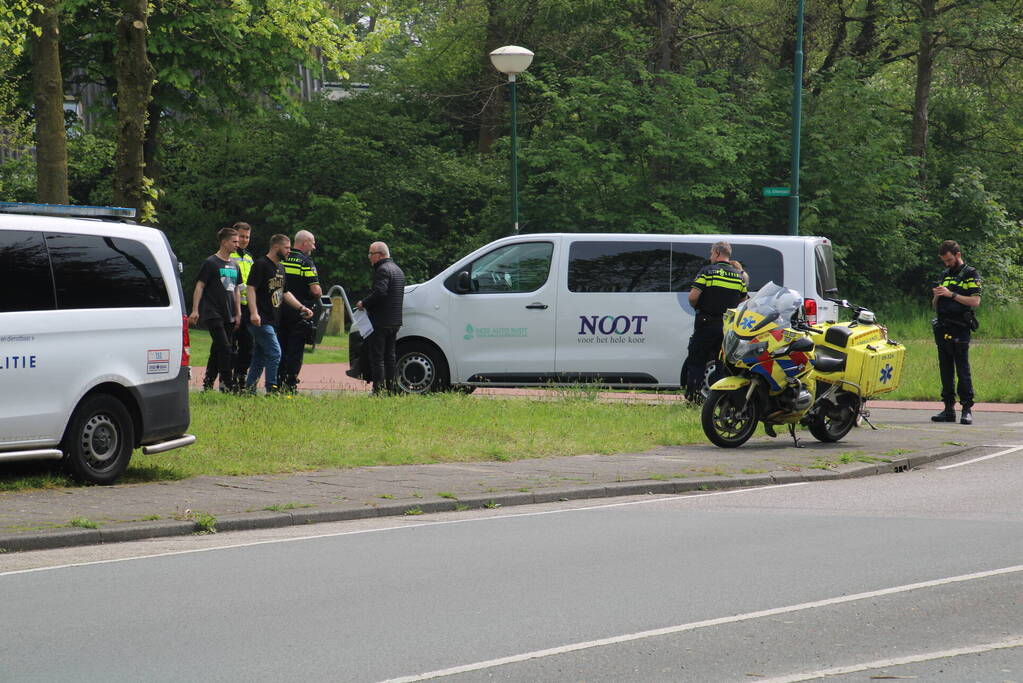 Fietsster aangereden door taxi bus