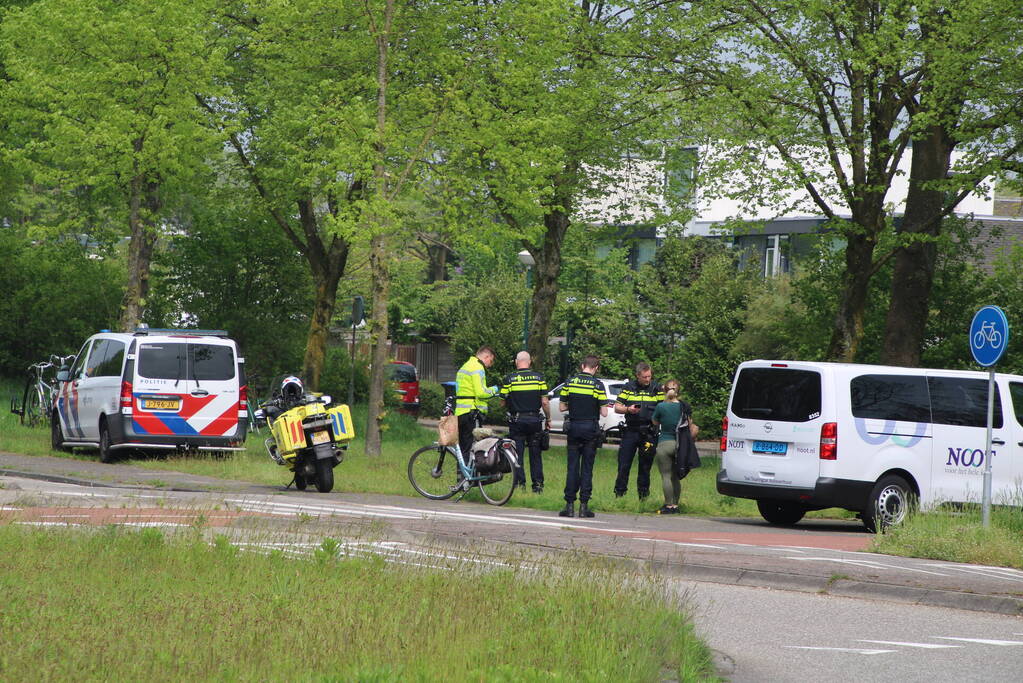Fietsster aangereden door taxi bus