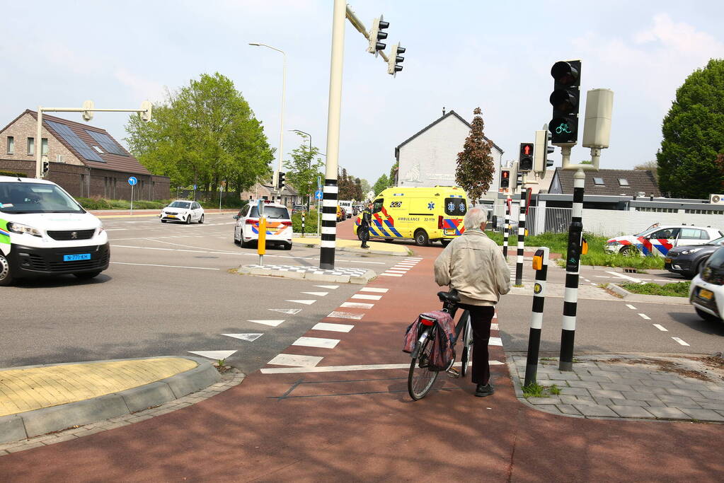 Overstekende fietser geschept door automobilist