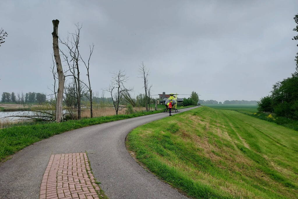Zwaargewonde en ravage na botsing tussen bus en auto
