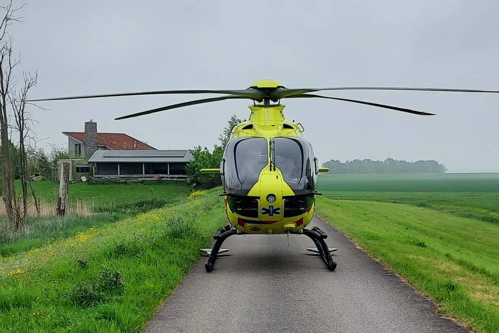 Zwaargewonde en ravage na botsing tussen bus en auto