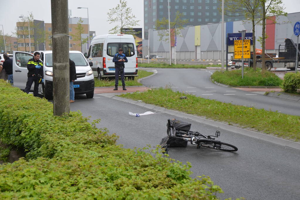 Fietser ernstig gewond bij botsing met taxibus