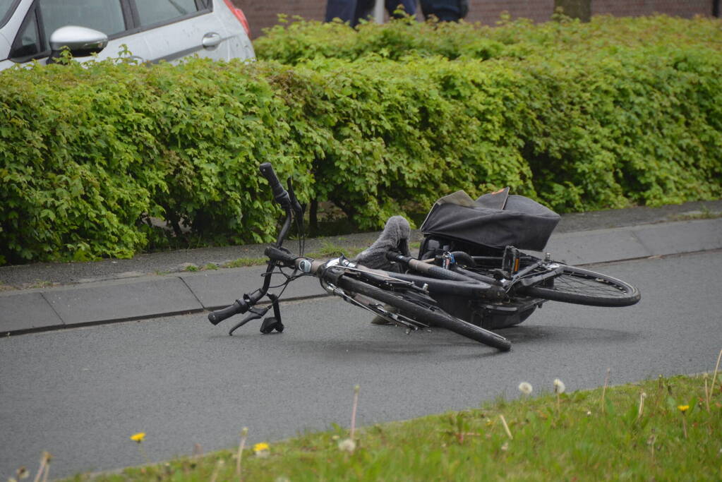 Fietser ernstig gewond bij botsing met taxibus