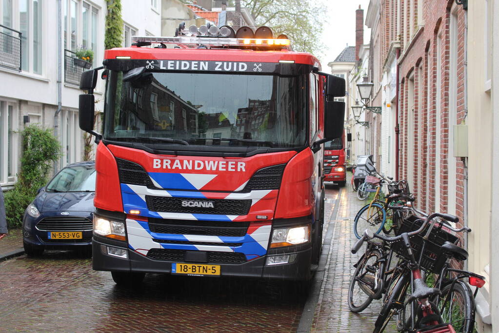 Straat afgezet na brand in gebouw basisschool Lucas van Leyden