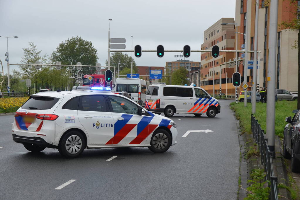 Voetganger aangetikt door autospiegel