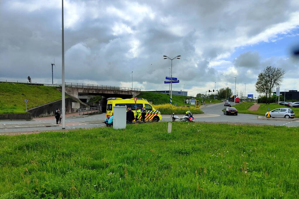 Fietser gewond bij botsing met auto