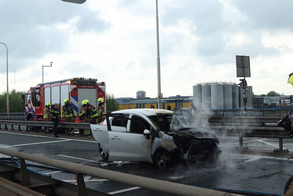 Veel file en wegafsluiting door autobrand