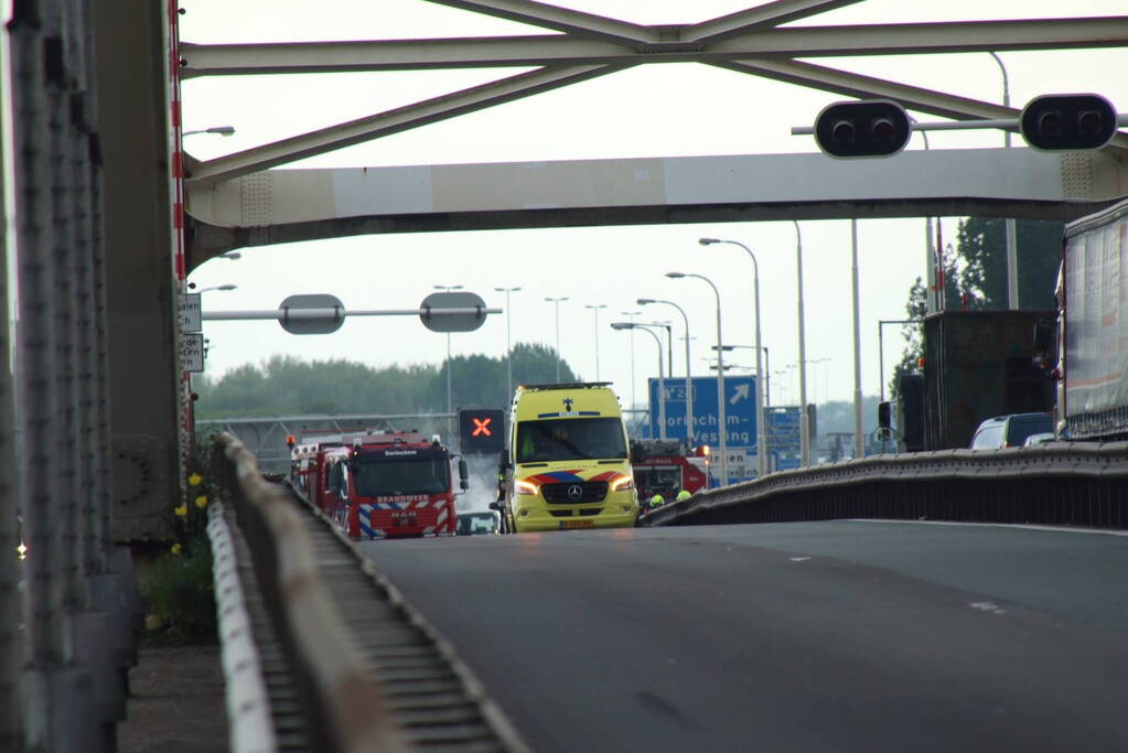 Veel file en wegafsluiting door autobrand