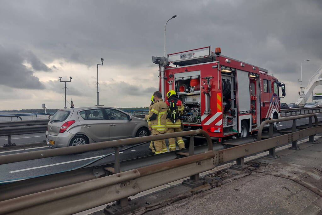 Veel file en wegafsluiting door autobrand