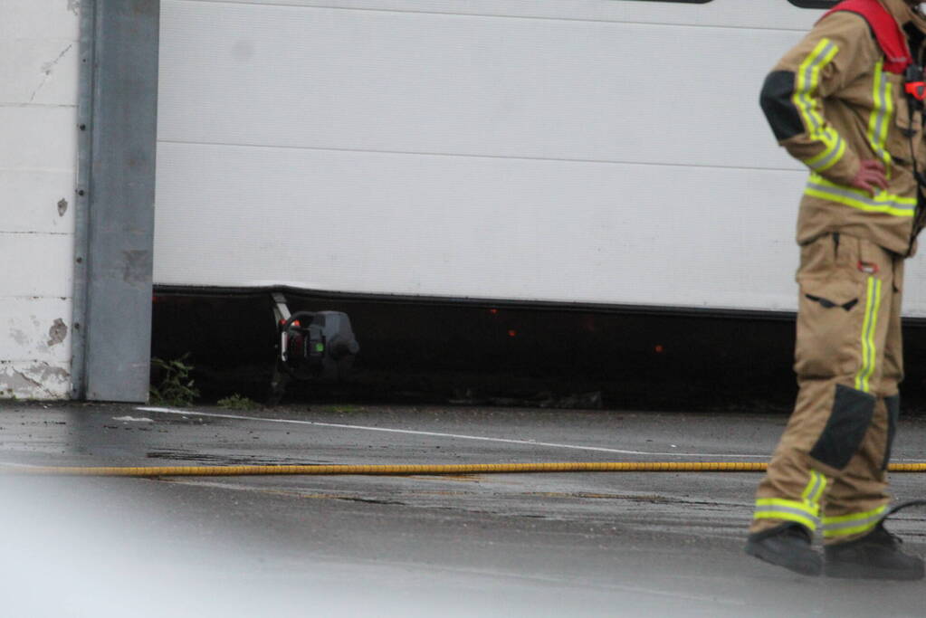 Grote rookwolken bij zeer grote industriebrand
