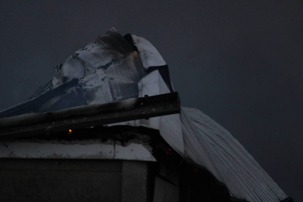 Grote rookwolken bij zeer grote industriebrand