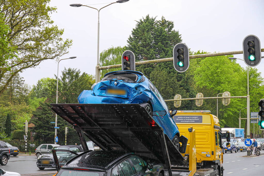 Flinke schade en gewonden bij kop-staart botsing