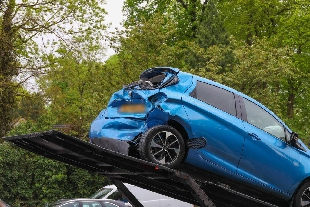 Flinke schade en gewonden bij kop-staart botsing