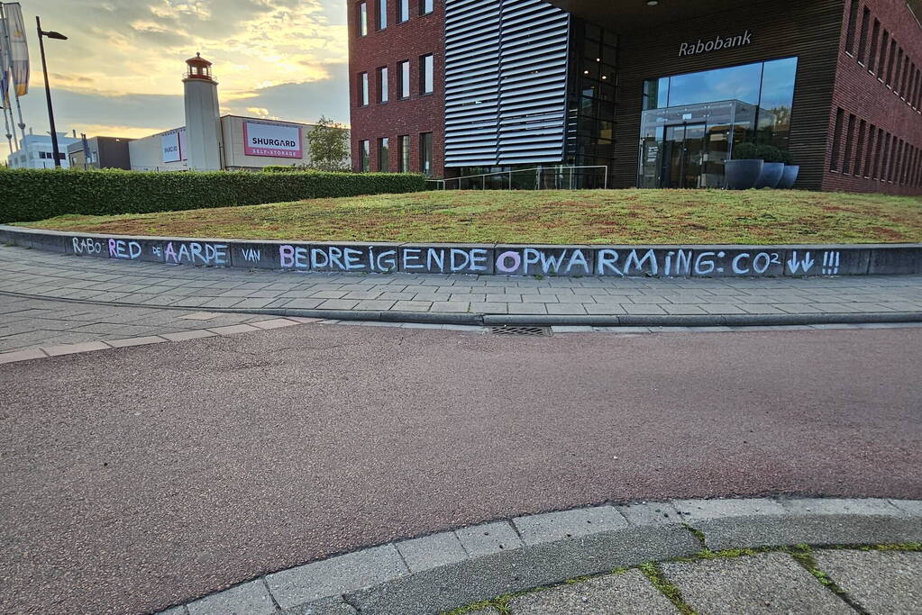 Meerdere boetes voor baldadigheid bij Rabobank