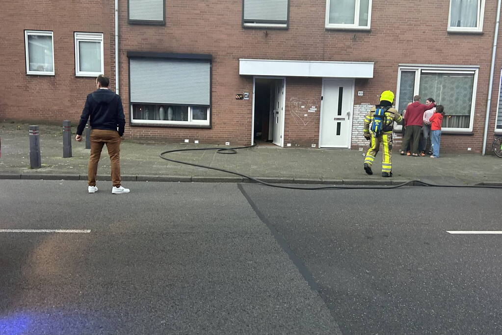 Veel rook bij brand in woning
