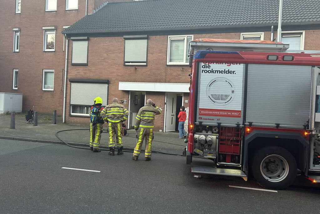 Veel rook bij brand in woning