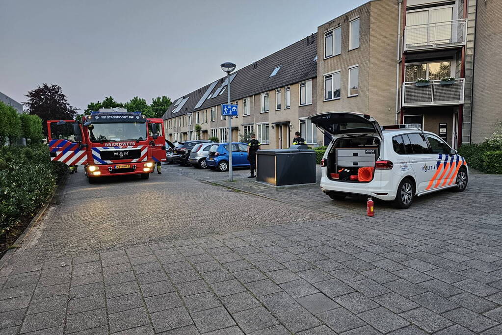 Geparkeerde auto verwoest door brand
