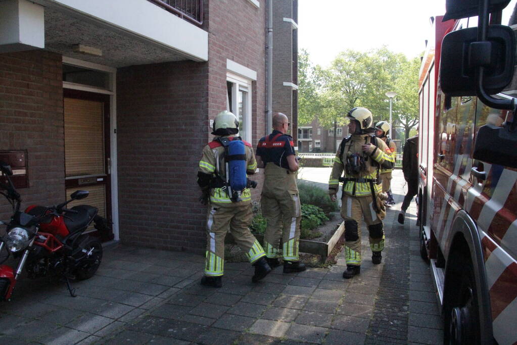 Pan op kookplaat vat vlam