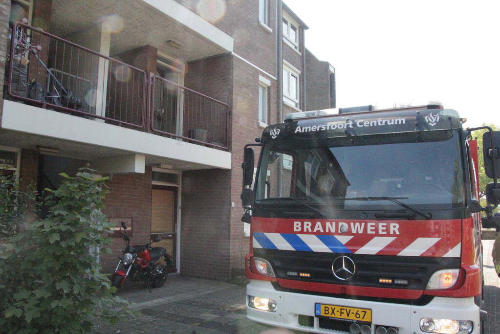 Pan op kookplaat vat vlam