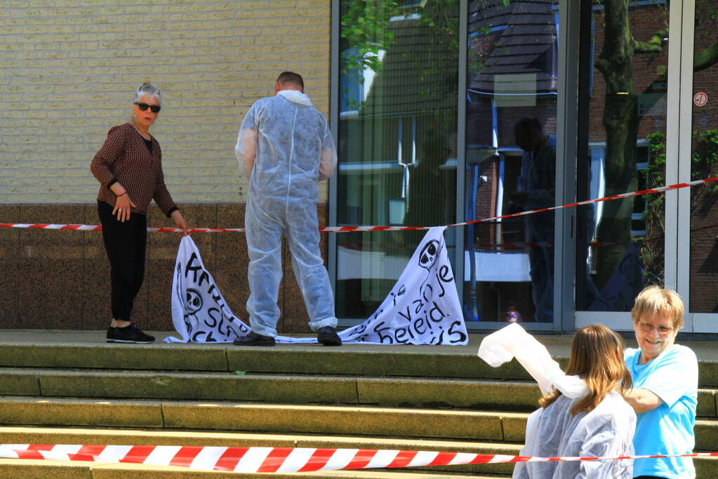 Klimaatactivisten voeren actie bij Rabobank