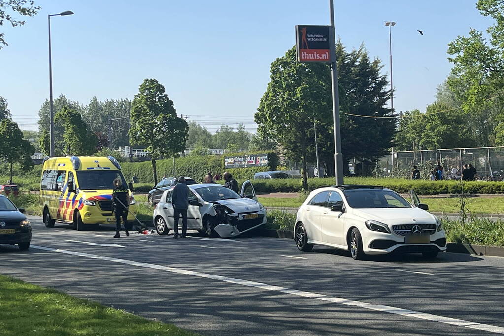 Flinke schade bij botsing personenauto's