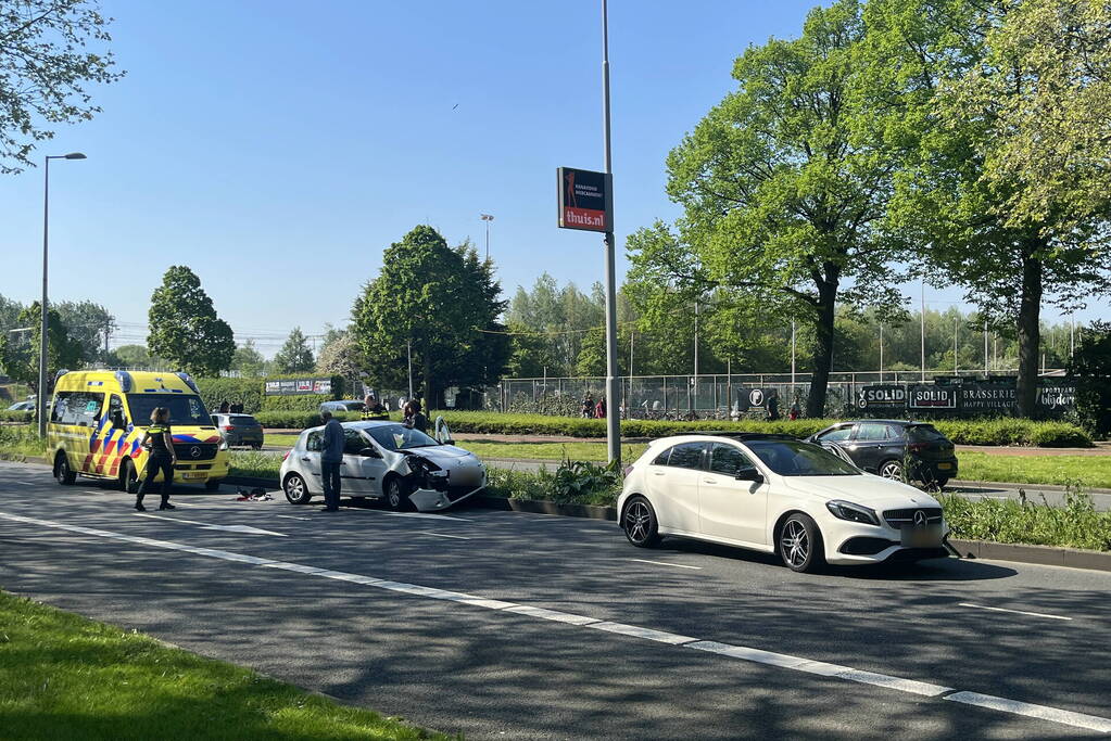 Flinke schade bij botsing personenauto's
